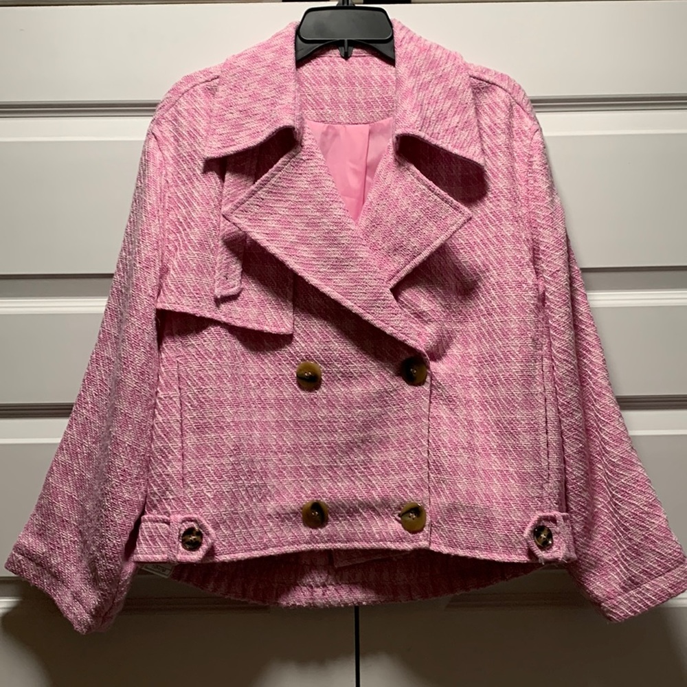 Fashionable houndstooth tweed double breasted jacket with front pockets